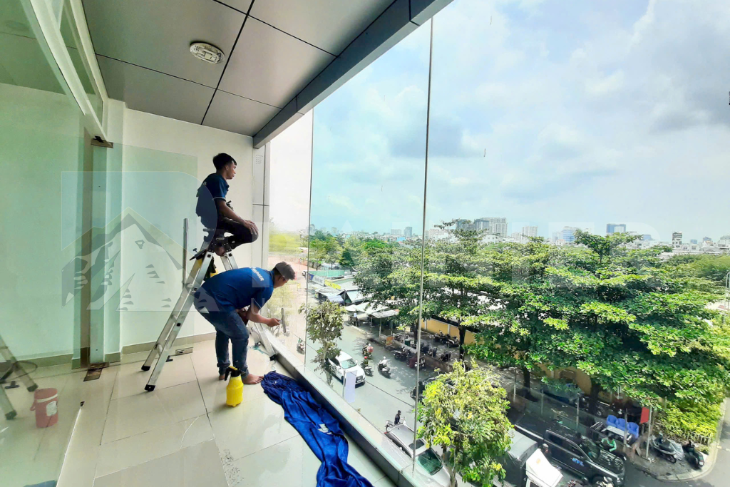 Phim cách nhiệt văn phòng – Giải pháp cho không gian làm việc mát mẻ