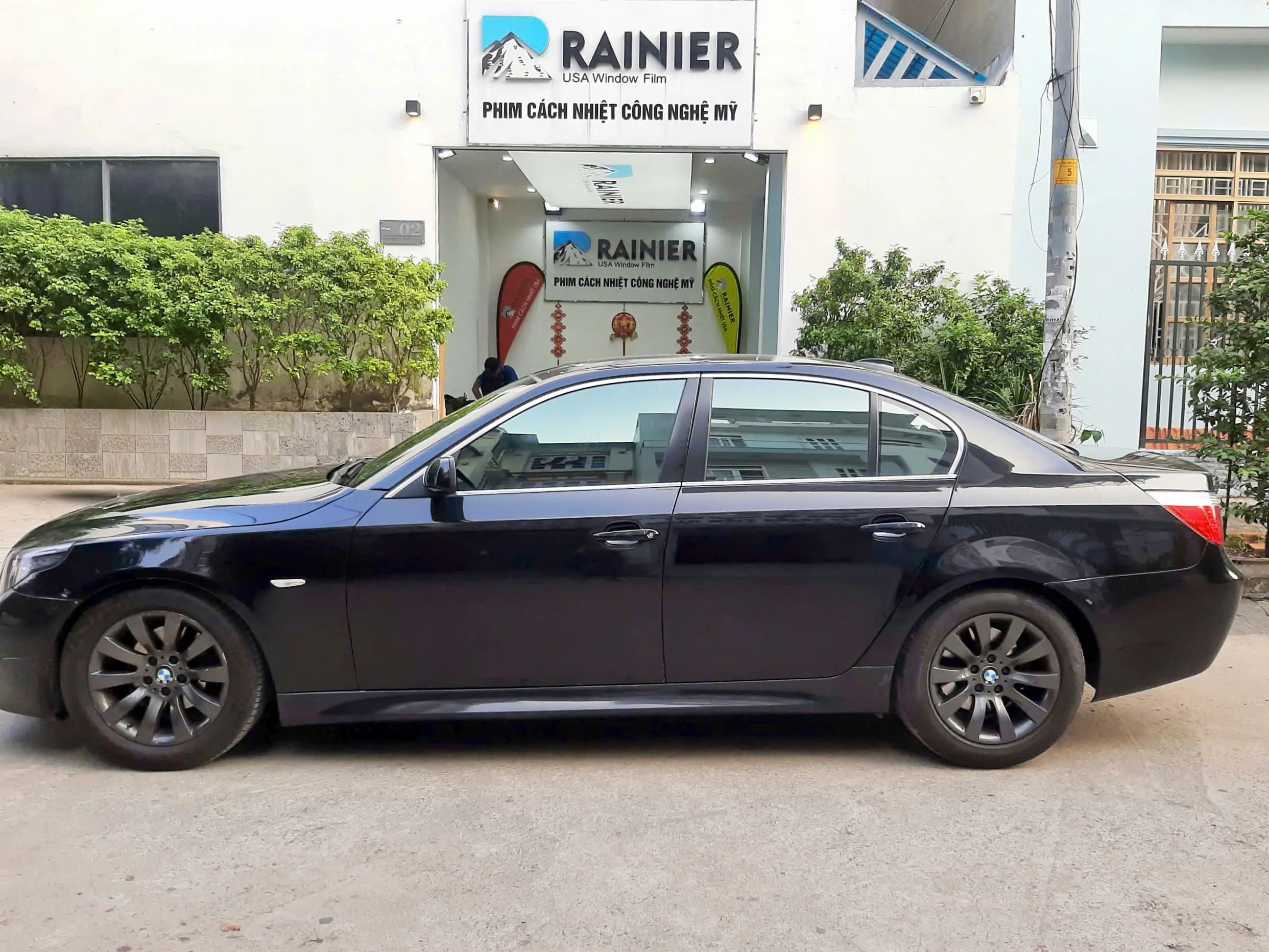 Phim cách nhiệt Rainier Newking sau khi dán cho BMW 523 Phim cách nhiệt Rainier Newking sau khi dán cho BMW 523