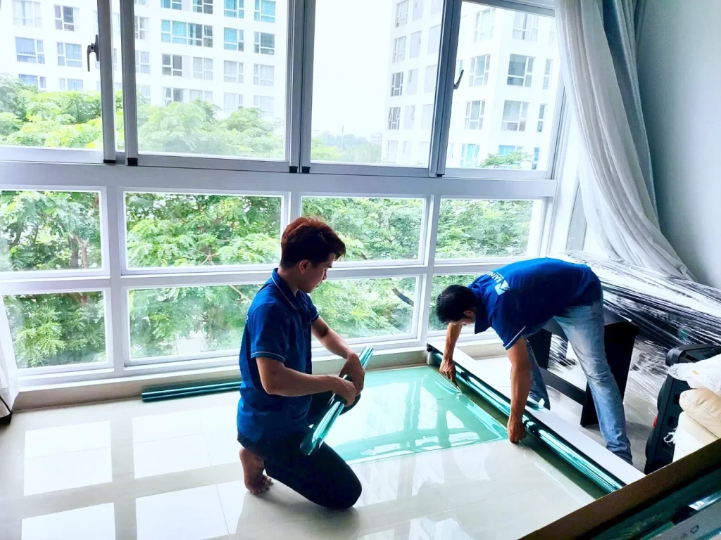 Dán phim cách nhiệt Rainier Nano UVCare cho cửa sổ chung cư