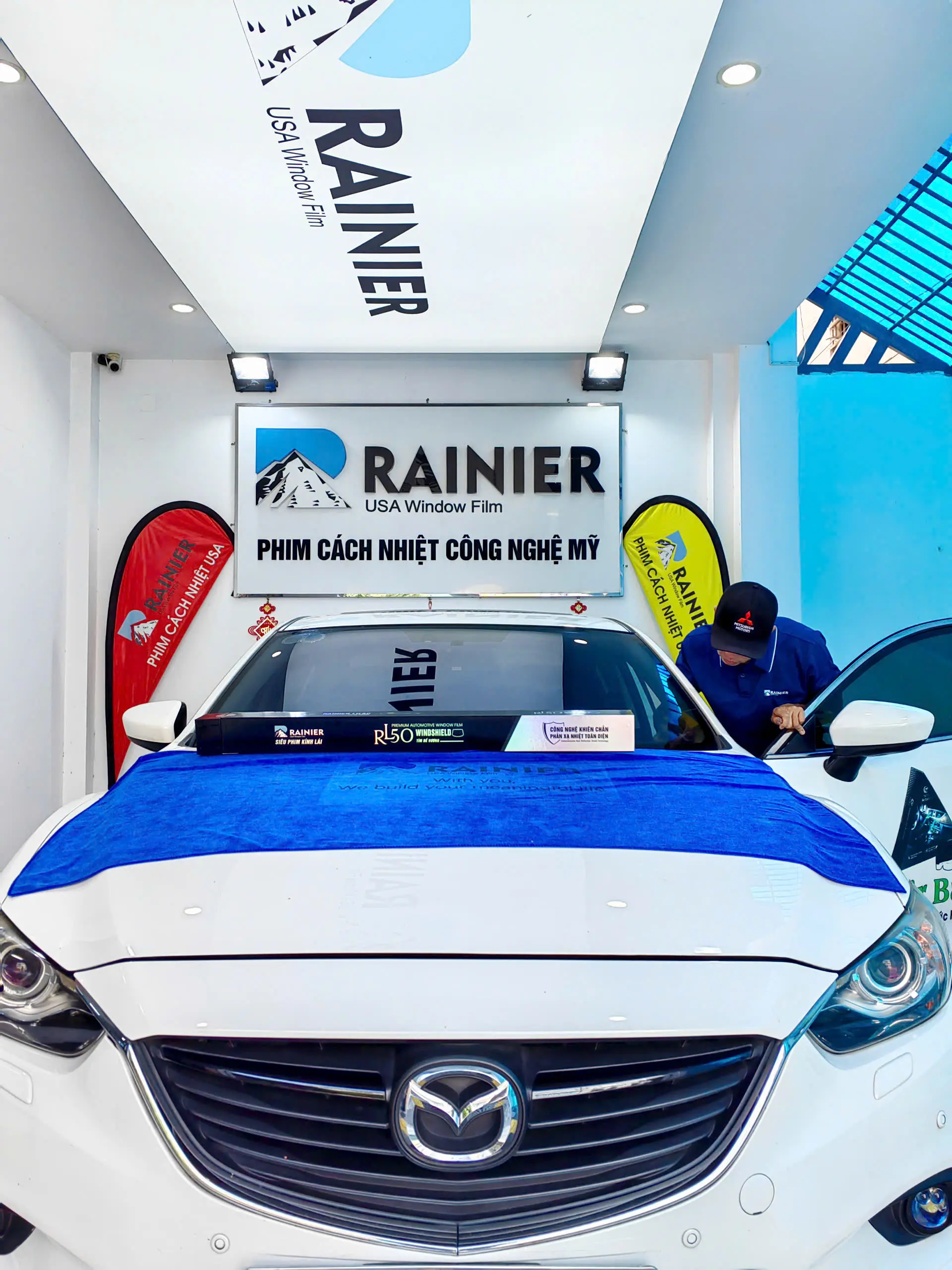 Dán phim cách nhiệt Rainier Lilac50 chuyên biệt cho kính lái ô tô