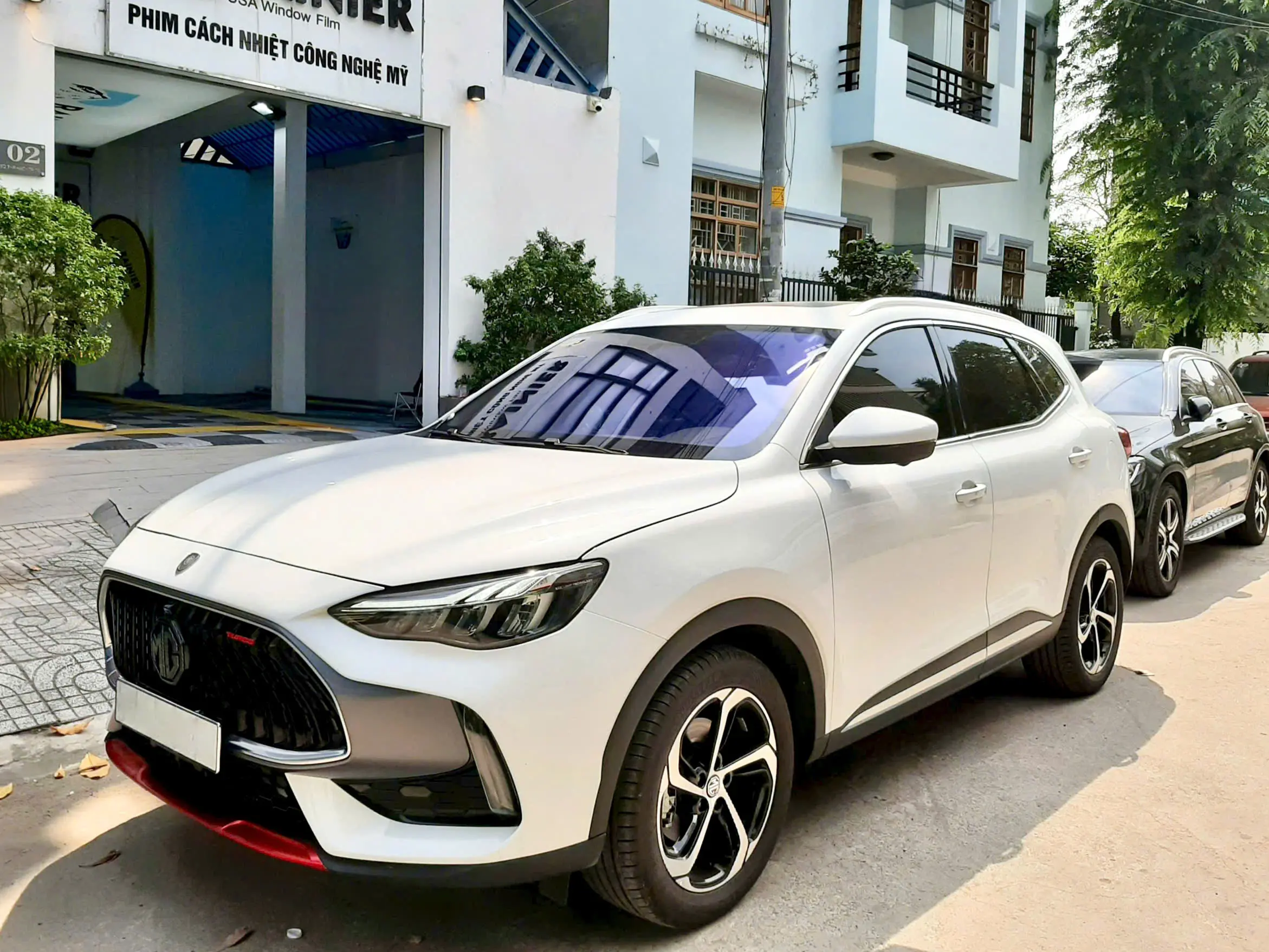 Xe ô tô MG HS được nâng tầm đẳng cấp sau khi hoàn thiện dán phim cách nhiệt Xe ô tô MG HS được nâng tầm đẳng cấp sau khi hoàn thiện dán phim cách nhiệt