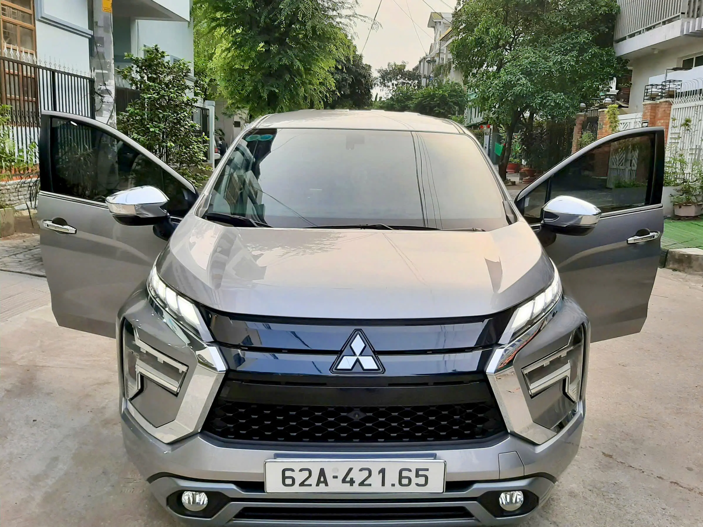 Mitsubishi Xpander sau khi hoàn thiện dán phim cách nhiệt ô tô của Rainier Mitsubishi Xpander sau khi hoàn thiện dán phim cách nhiệt ô tô của Rainier