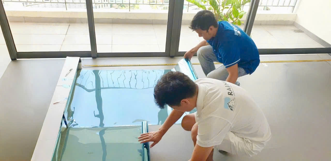 Dán phim cách nhiệt cho cửa sổ kính tại chung cư Masteri