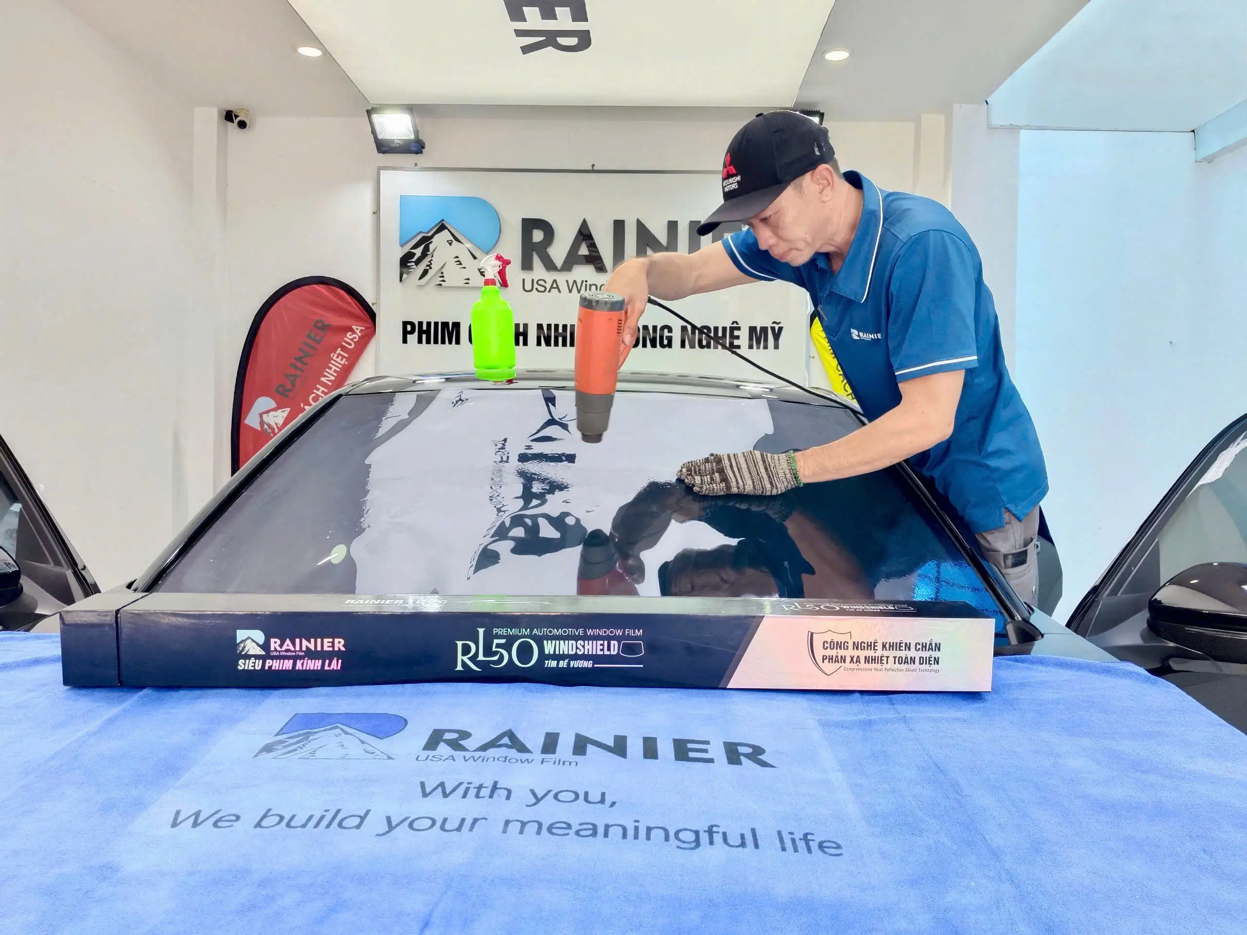 Quy trình sấy phim cách nhiệt kính lái Rainier Lilac 50 cho Peugeot Quy trình sấy phim cách nhiệt kính lái Rainier Lilac 50 cho Peugeot