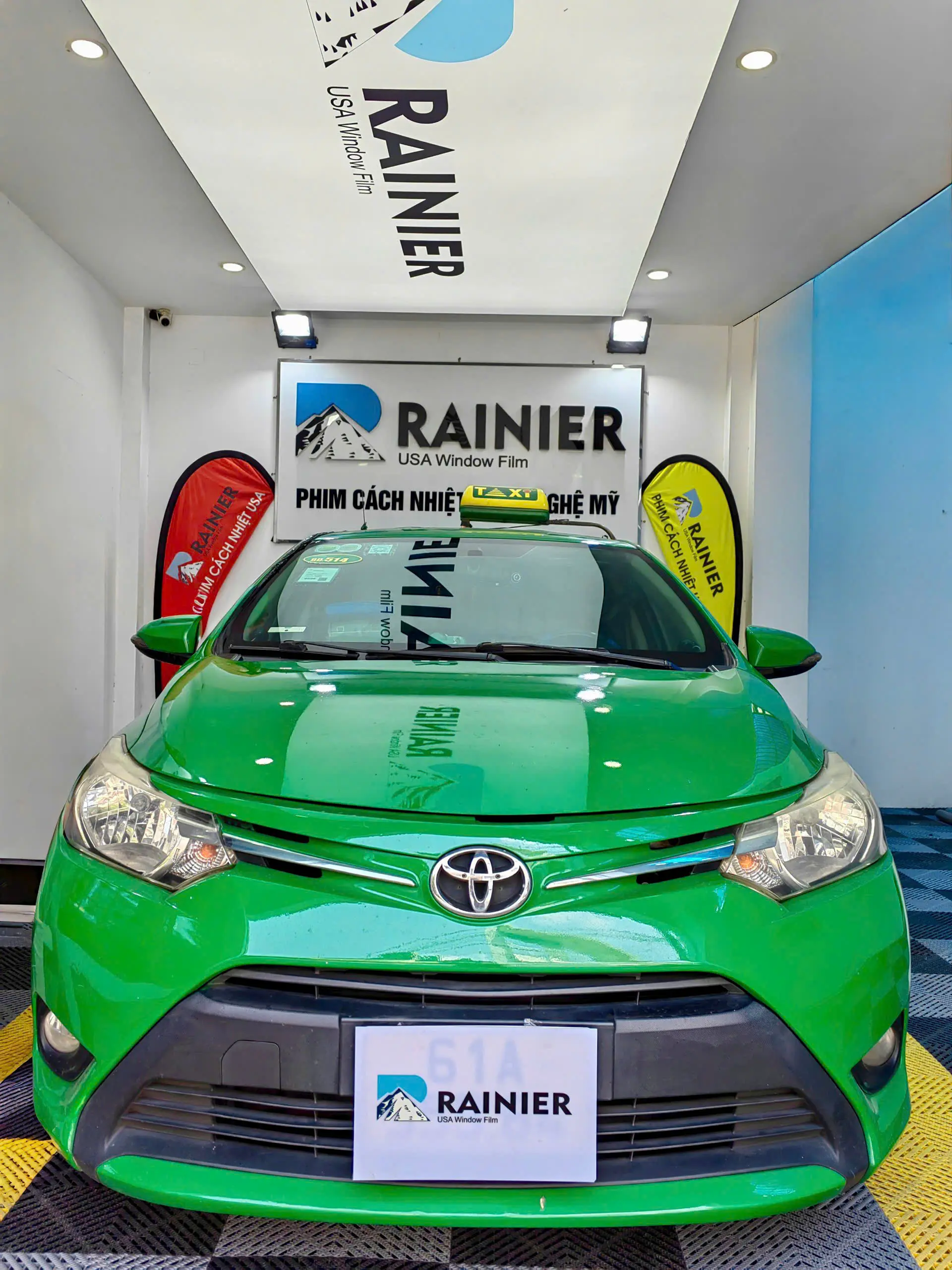 Độ xuyên sáng hoàn hảo không gây cản trở tầm nhìn cho kính lái