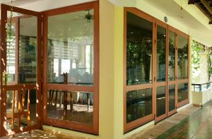 Thi công dán phim cách nhiệt Rainier Standard cho nhà kính