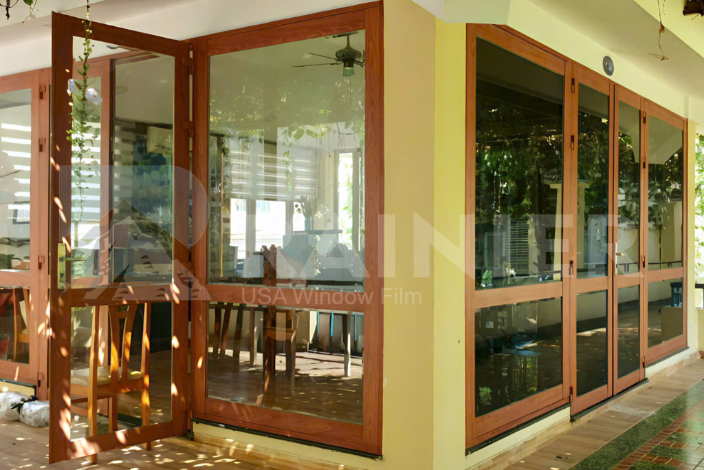 Dán phim cách nhiệt giá rẻ Rainier Standard cho nhà kính Thi công dán phim cách nhiệt Rainier Standard cho nhà kính