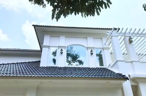 Dán phim cách nhiệt nhà kính cho nhà phố Thi công dán phim cách nhiệt cho nhà phố hiện đại