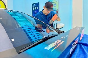 Phim phún xạ kim loại Rainier cho kính lái – Cản nhiệt, giữ tầm nhìn rõ Dán phim phún xạ kim loại cho kính lái ô tô chống chói