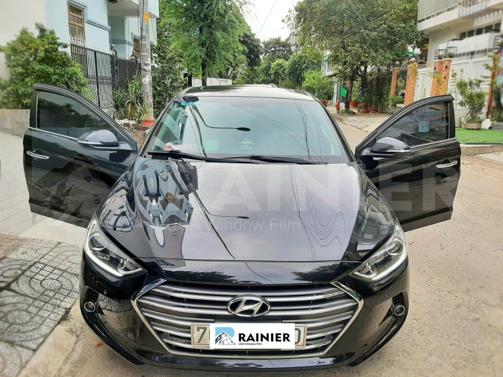 Dán phim cách nhiệt Rainier Diamond cho ô tô – Giảm nhiệt, bảo vệ nội thất Dán phim cách nhiệt Rainier Diamond cho xe ô tô giúp chống nóng và bảo vệ nội thất
