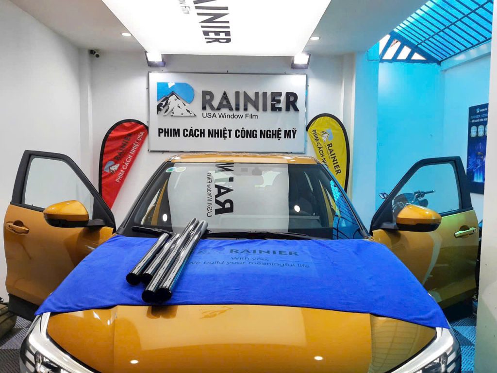 Phim Nano Ceramic – Bền màu, cản nhiệt vượt trội Phim cách nhiệt công nghệ Nano Ceramic có độ bền màu cao