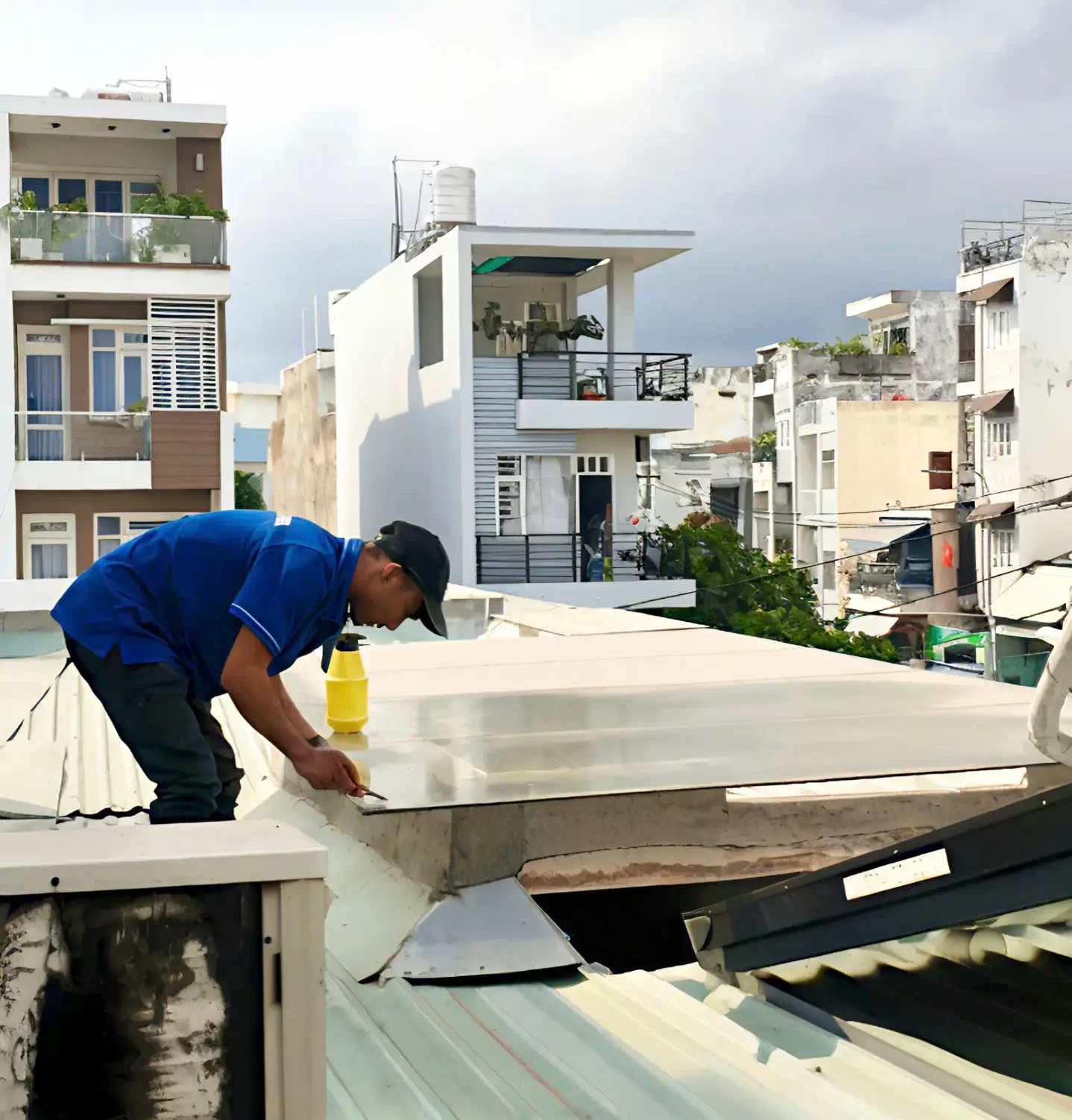 Dán phim cách nhiệt Rainier Villa Newking cho giếng trời tại Phú Nhuận