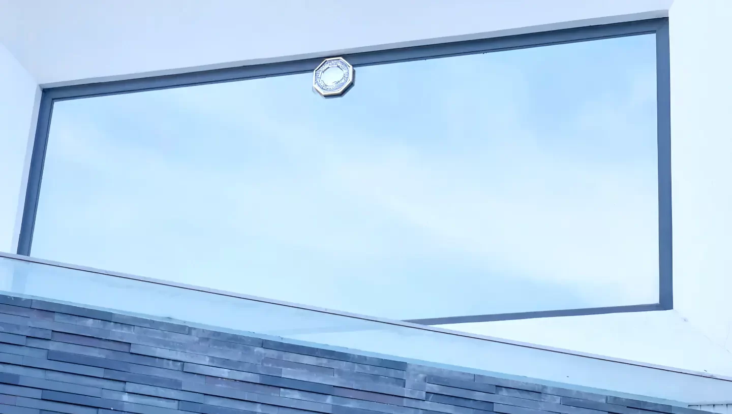 Dán phim cách nhiệt Rainier Colorful cho vách kính