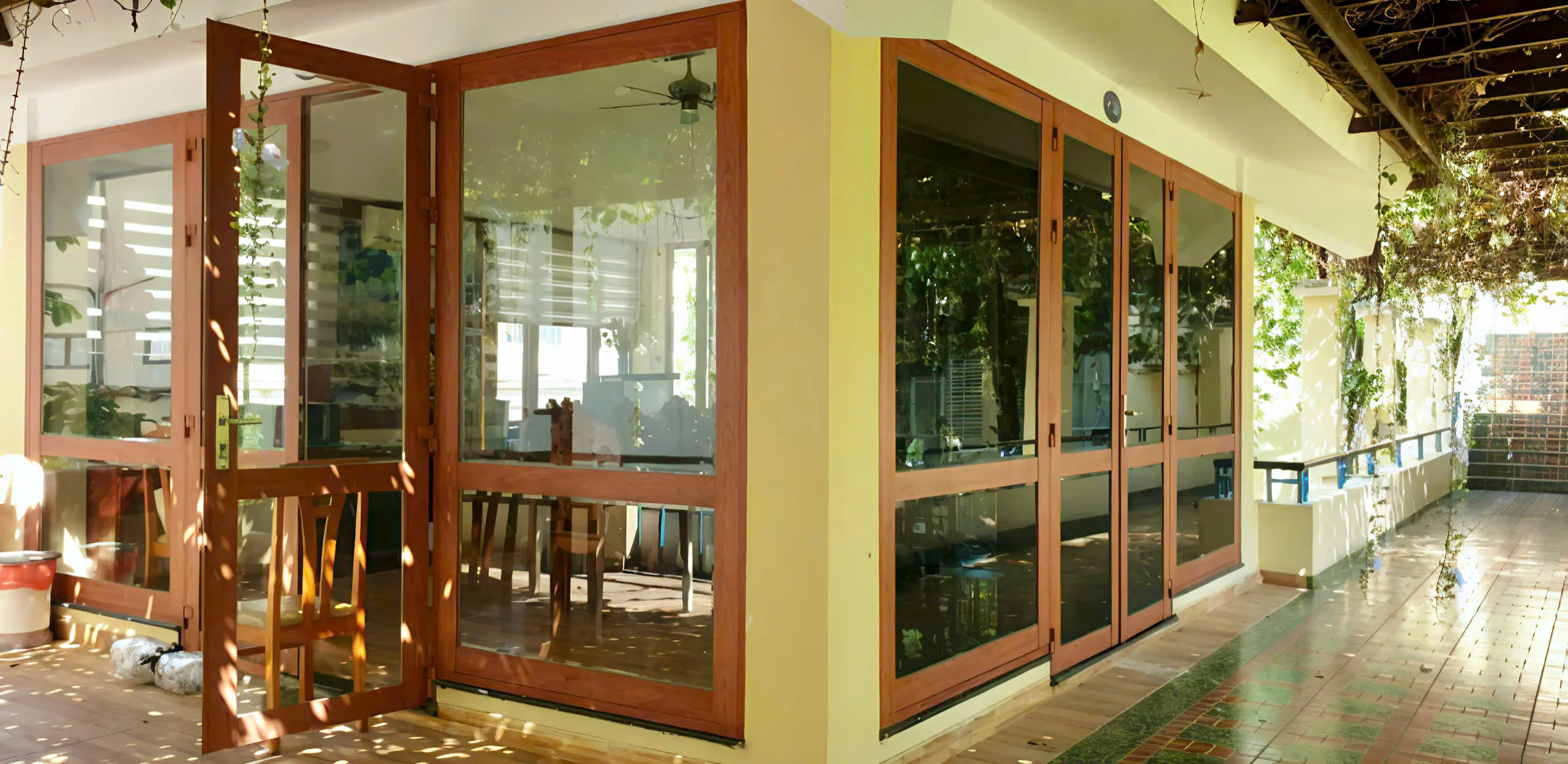 Hiệu quả tối ưu sau khi UBND quận 10 được dán phim cách nhiệt Rainier