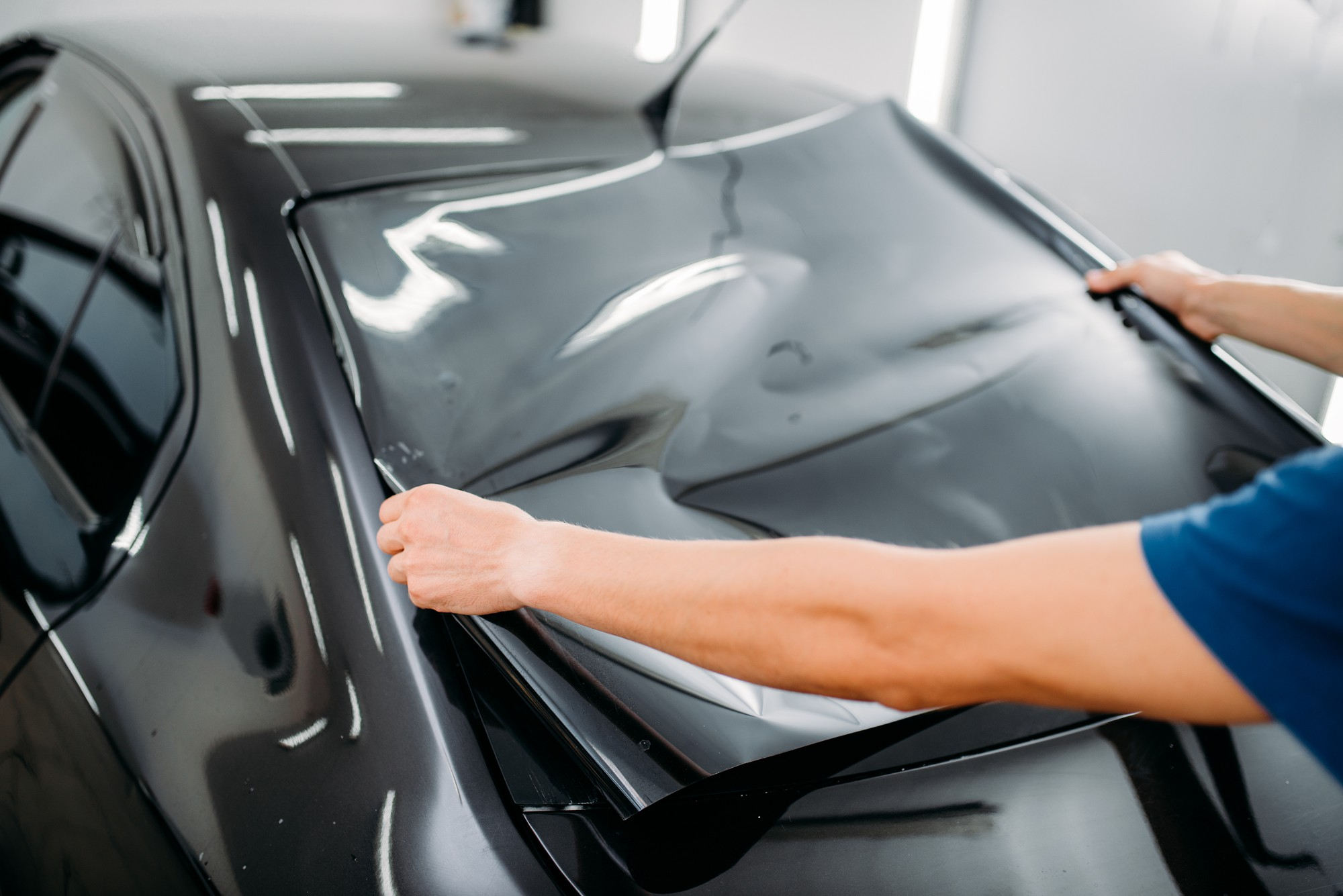Các bước dán phim cách nhiệt ô tô chuyên nghiệp