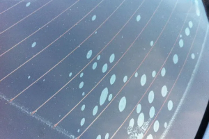 Dán phim cách nhiệt bị bọt khí Xuất hiện bọt khí hoặc phim phồng rộp là lỗi phổ biến khi dán phim cách nhiệt