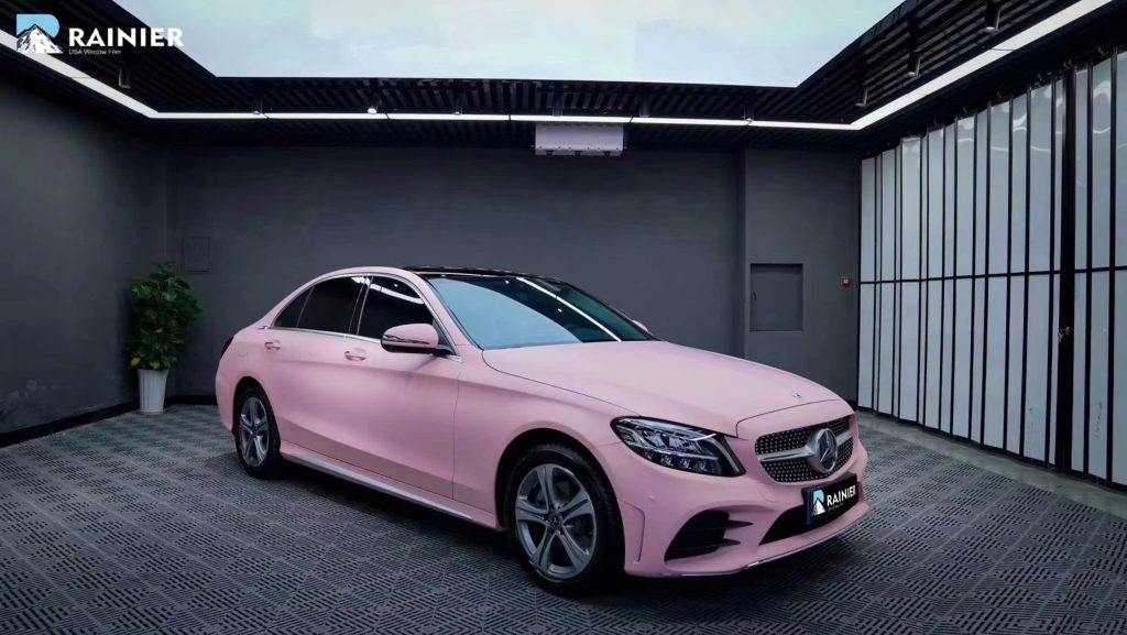 Dán phim cách nhiệt Rainier tăng riêng tư hiệu quả Xe Mercedes được dán phim cách nhiệt làm tăng tính riêng tư tối ưu