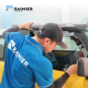 Cắt phim cách nhiệt ô tô theo kích thước từng ô kính