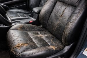 Dán phim cách nhiệt ô tô giúp bảo vệ nội thất xe khỏi tia UV