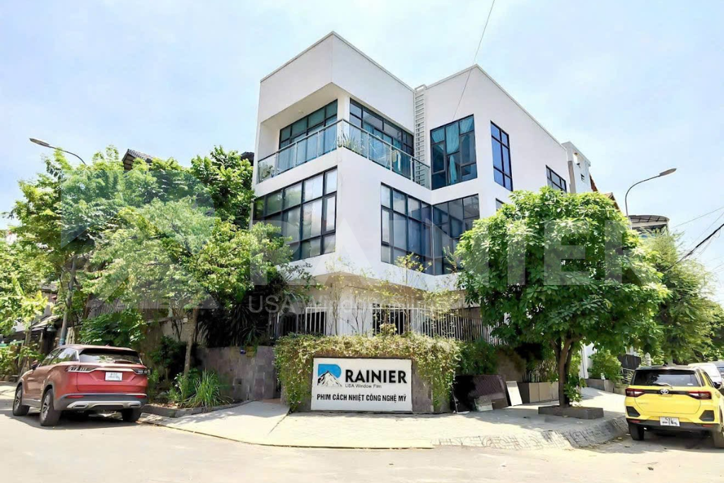 Dán phim cách nhiệt cửa kính Rainier giúp khắc phục các tác hại nghiêm trọng khi kính không được bảo vệ