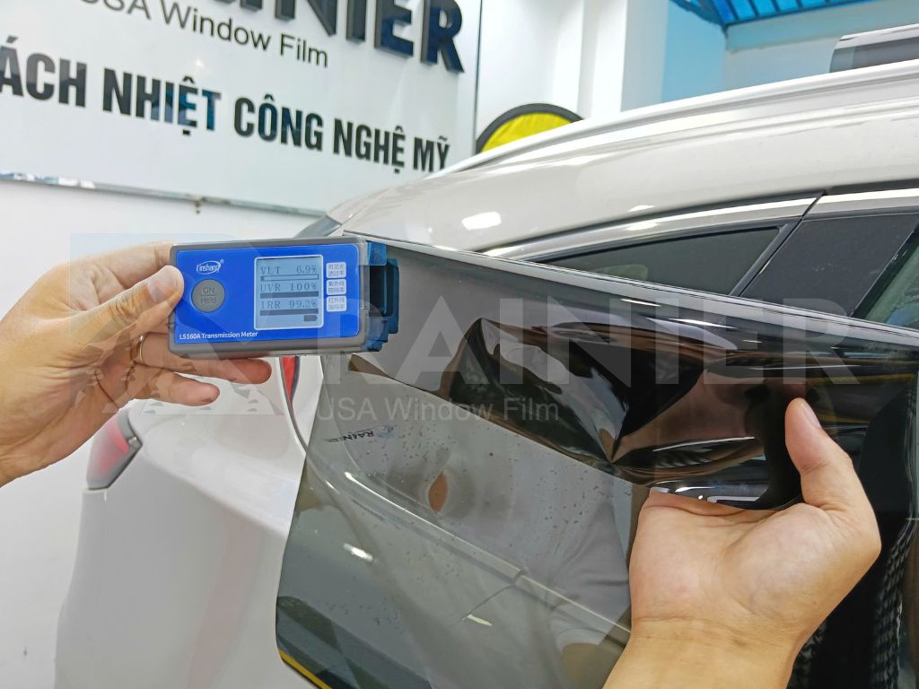 lựa chọn phim cách nhiệt kính sườn cho xe nên xem kỹ các thông số kỹ thuật