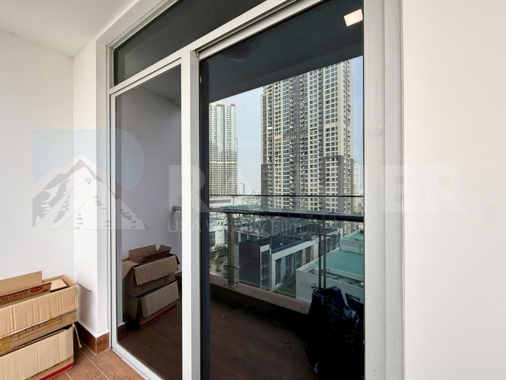 Dán phim cách nhiệt cửa kính chung cư giúp tăng tính riêng tư cho căn hộ