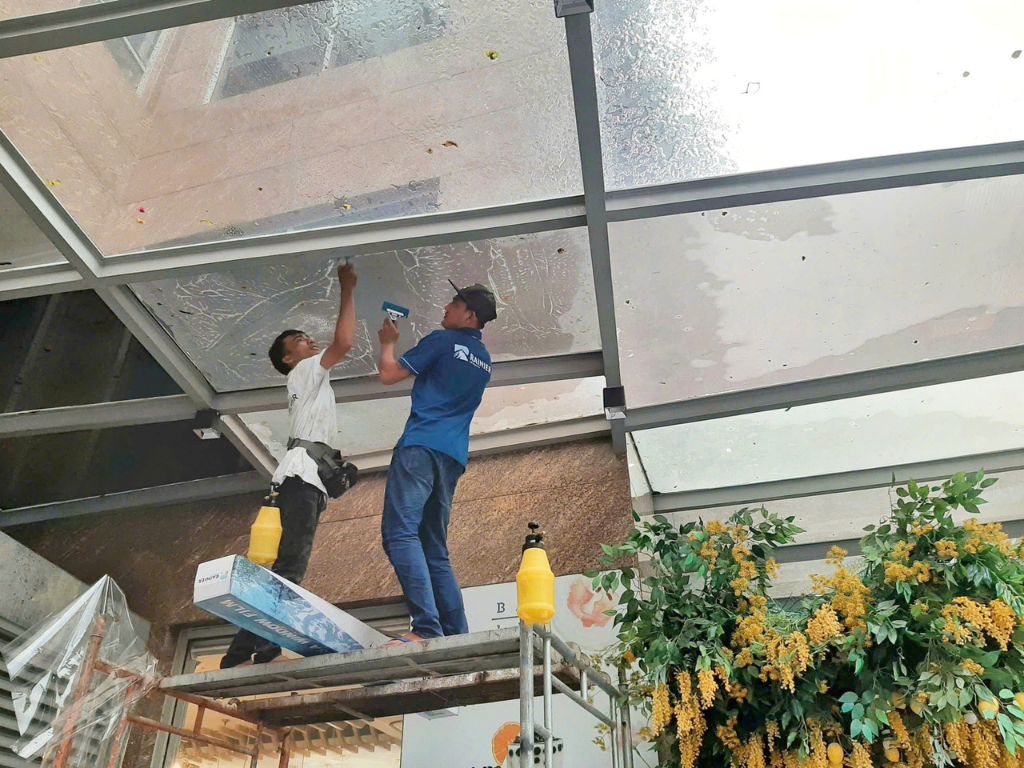 Đơn vị dán phim cách nhiệt mái kính uy tín và chuyên nghiệp