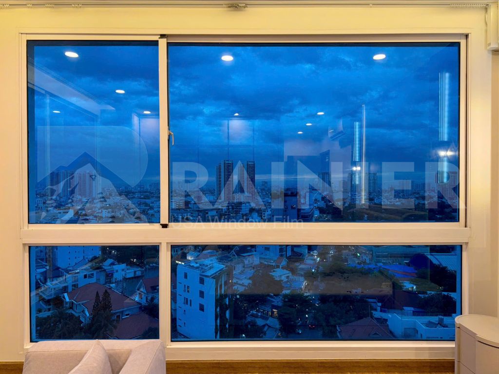 dán phim cách nhiệt cho phòng ngủ giúp giảm chói lóa và ánh nắng chiếu trực tiếp vào buổi sáng