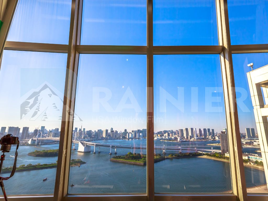 Phim dán kính chống nắng tòa nhà giúp giảm độ chói lóa từ ánh sáng mặt trời