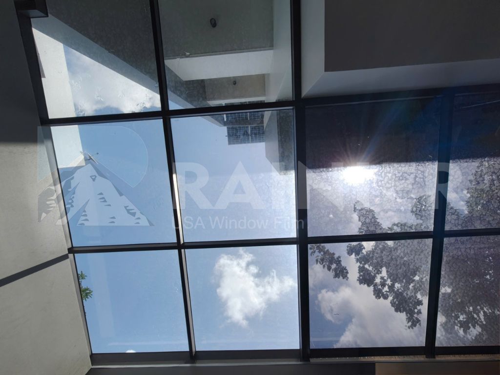 Phim cách nhiệt mái kính giúp tăng độ bền và an toàn cho công trình