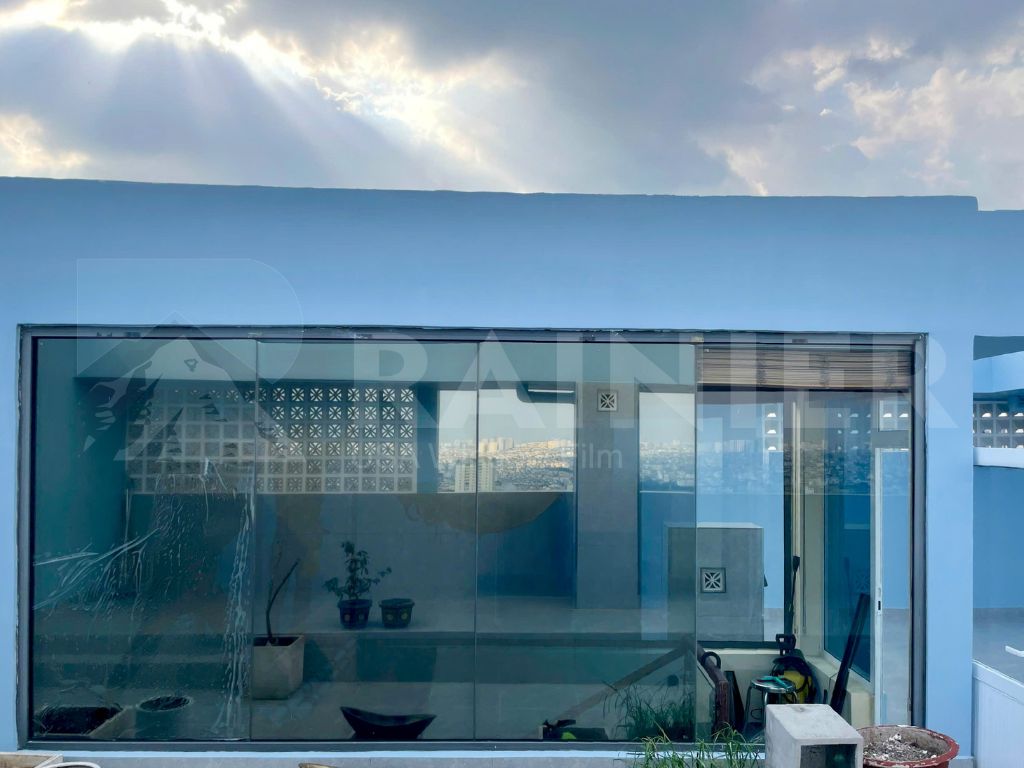 Phim chống nóng giếng trời giúp giảm chói và cân bằng ánh sáng