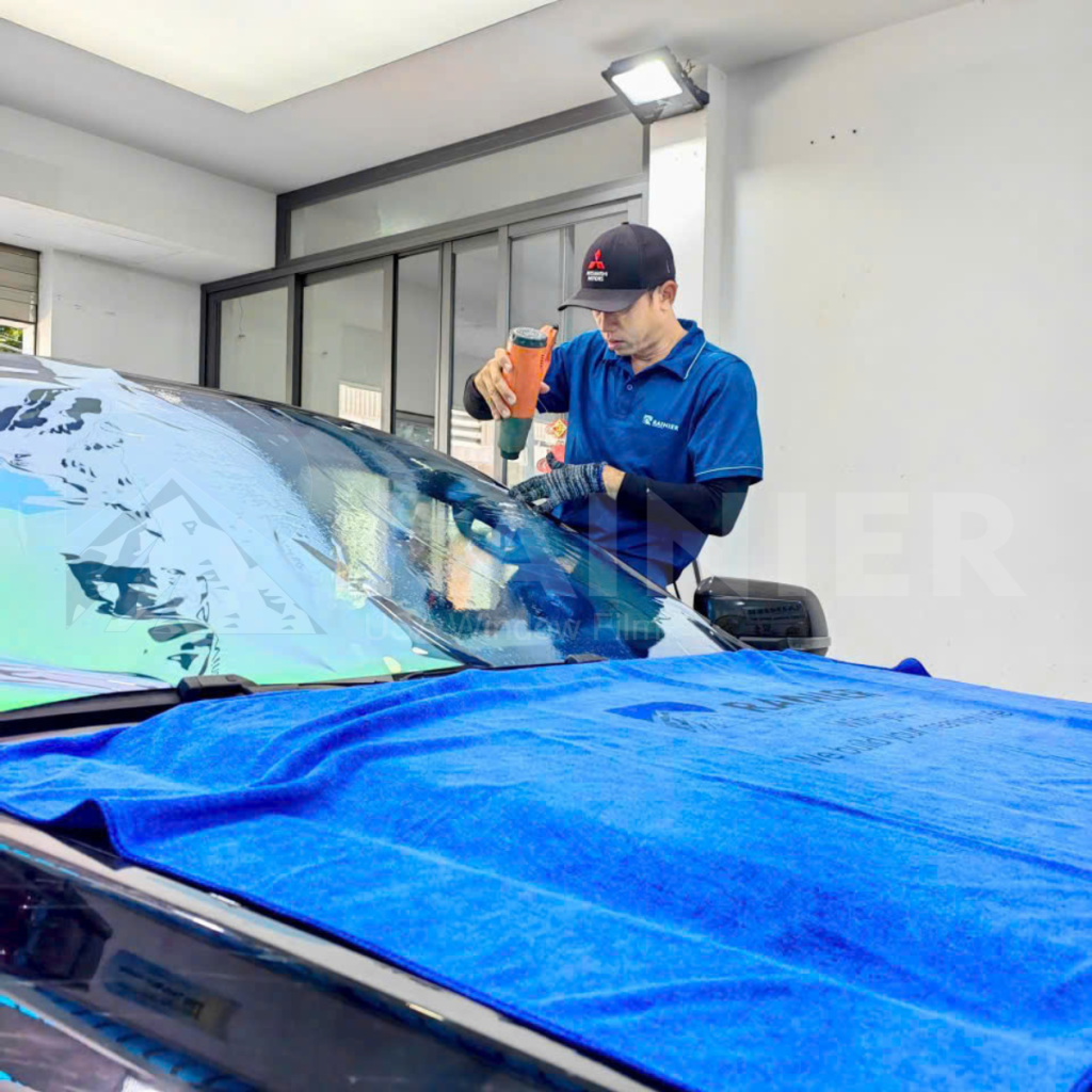 dán phim cách nhiệt kính lái tại Rainier TP.HCM