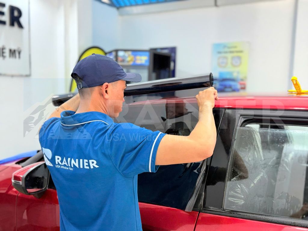 Rainier đơn vị dán phim cách nhiệt kính sườn ô tô uy tín TP.HCM