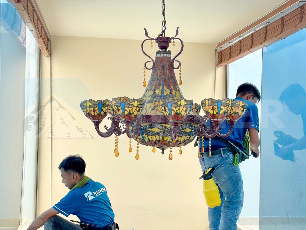 Thi công dán kính chống nắng giếng trời chuyên nghiệp tại Rainier