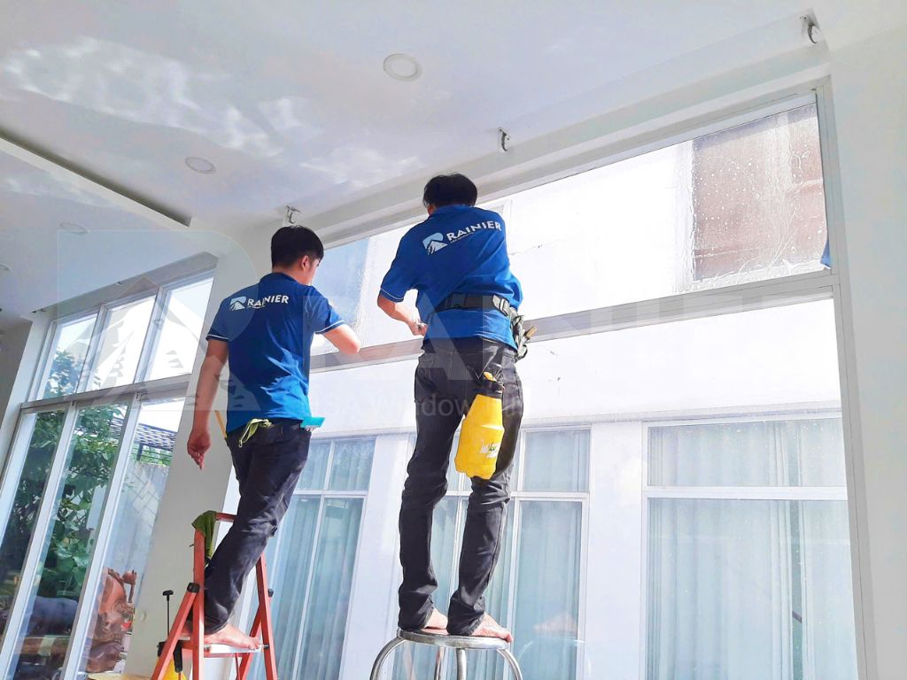 thi công dán kính cách nhiệt khách sạn resort homestay Rainier