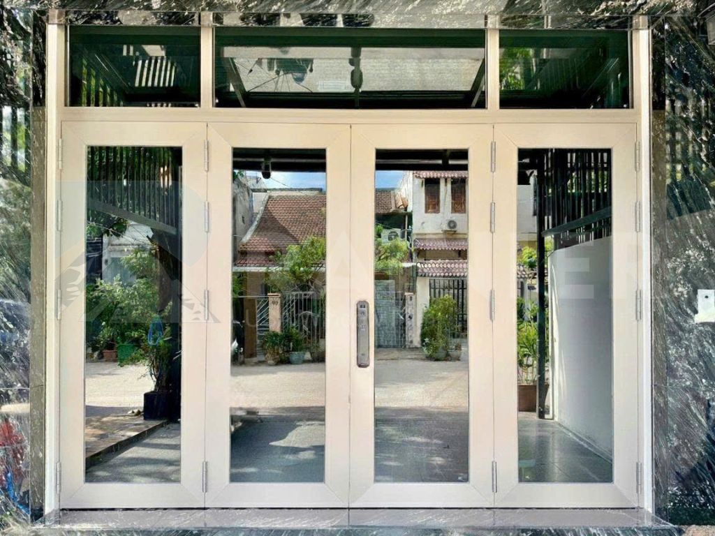 Phim cách nhiệt nhà kính cho phòng khách giúp tăng tính riêng tư, giảm nhìn xuyên và nâng cao thẩm mỹ kiến trúc