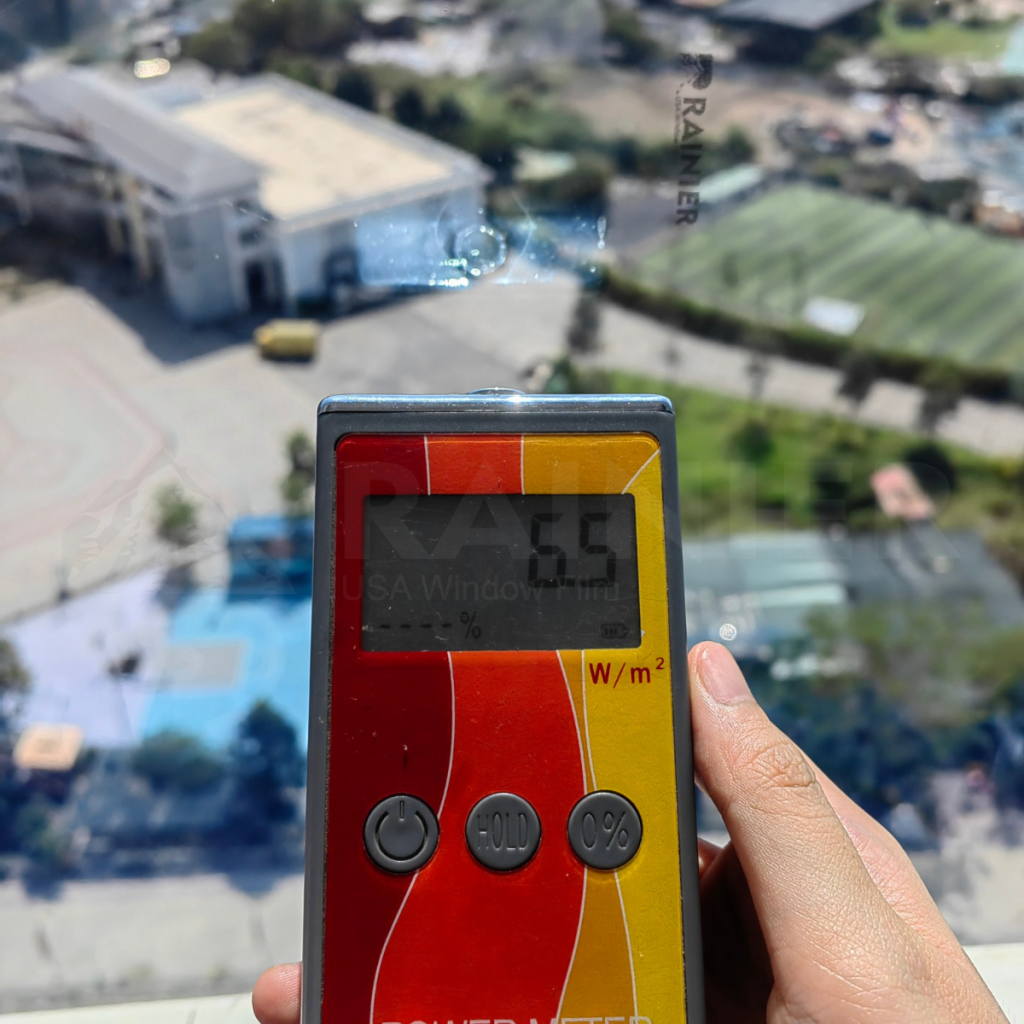 Các thông số kỹ thuật của phim cách nhiệt nhà kính như độ truyền sáng, khả năng cản nhiệt và chống tia UV