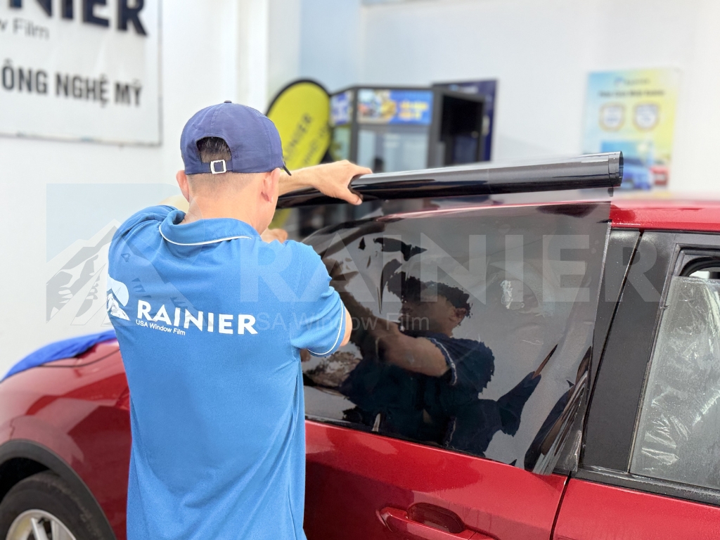 Dán phim cách nhiệt ô tô Hà Nội tại Rainier