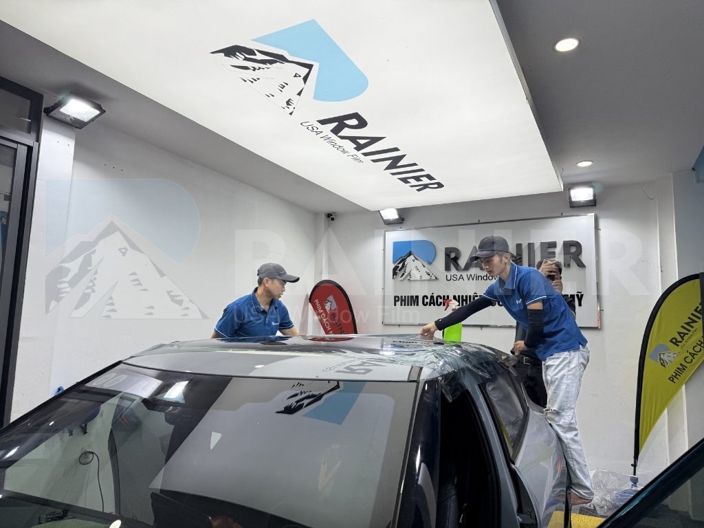 Điểm đến dán phim cách nhiệt ô tô cho khách hàng tại Quận 4