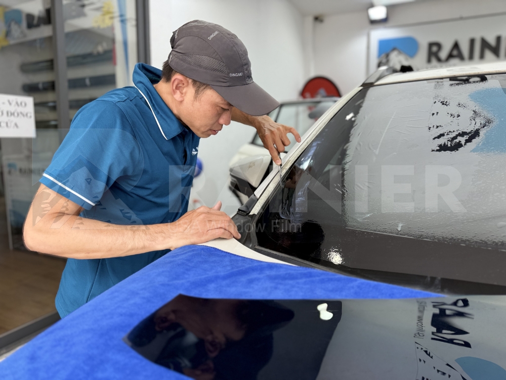Kinh nghiệm cần biết khi dán phim cách nhiệt ô tô quận 8 Kinh nghiệm cần biết khi dán phim cách nhiệt ô tô quận 8