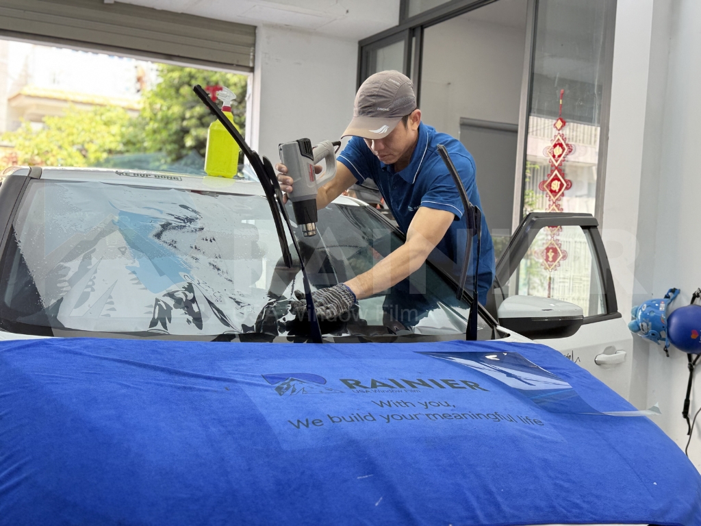 Dán phim cách nhiệt ô tô giúp nâng cao tính riêng tư, an toàn Dán phim cách nhiệt ô tô giúp nâng cao tính riêng tư, an toàn