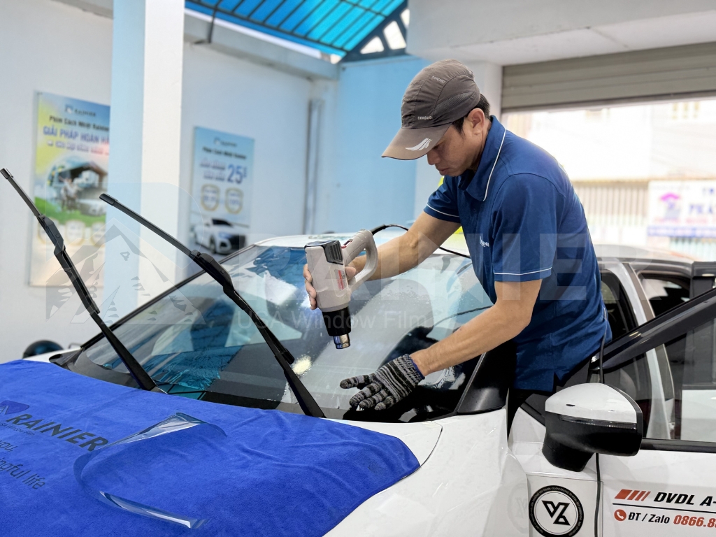 Hình ảnh dán phim cách nhiệt ô tô Bắc Kạn tại Rainier