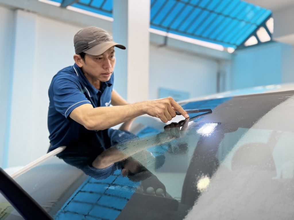 Dán phim cách nhiệt ô tô Bình Phước