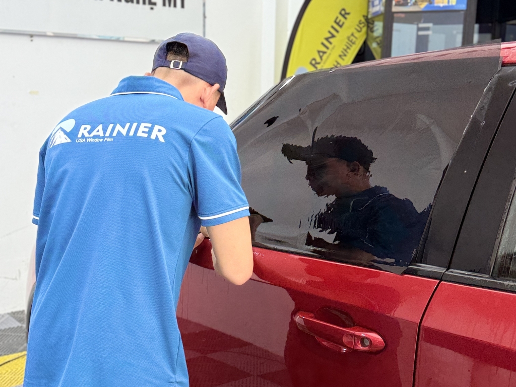 Dán phim cách nhiệt ô tô Hà Nam tại Rainier Dán phim cách nhiệt ô tô Hà Nam tại Rainier