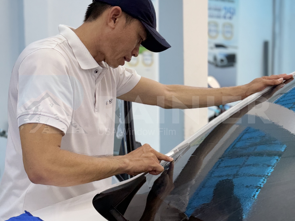Thi công dán phim cách nhiệt ô tô Lạng Sơn tại Rainier