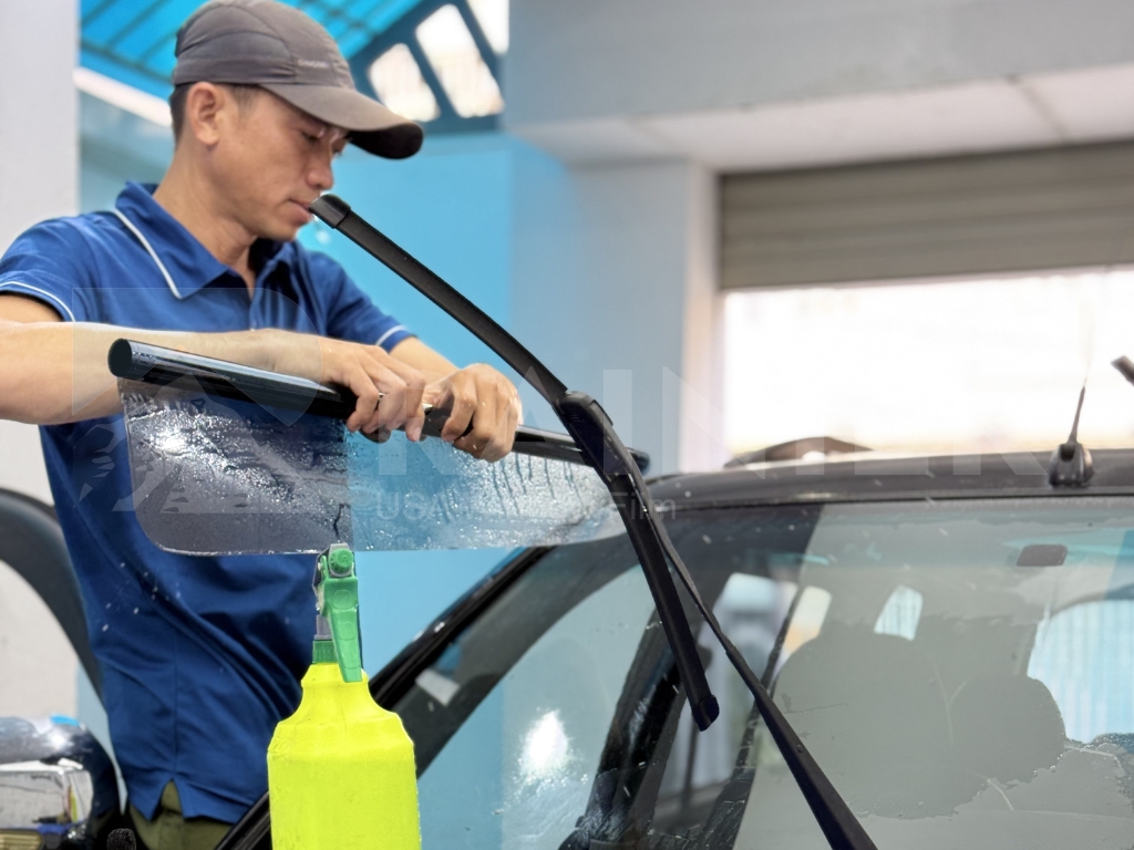 Dán phim cách nhiệt ô tại Tiền Giang
