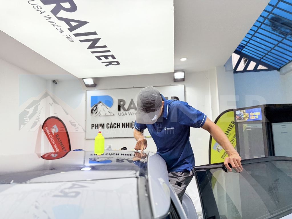 Dán phim cách nhiệt ô tô Vĩnh Long