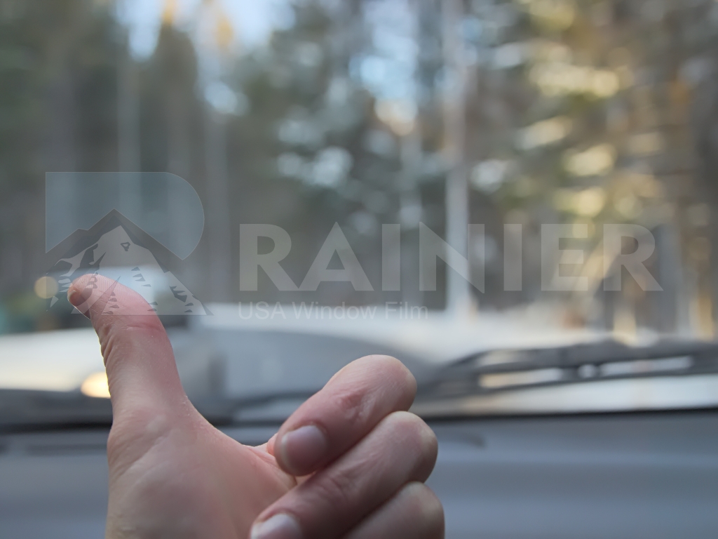 Dán phim cách nhiệt xe ô tô tăng tính riêng tư