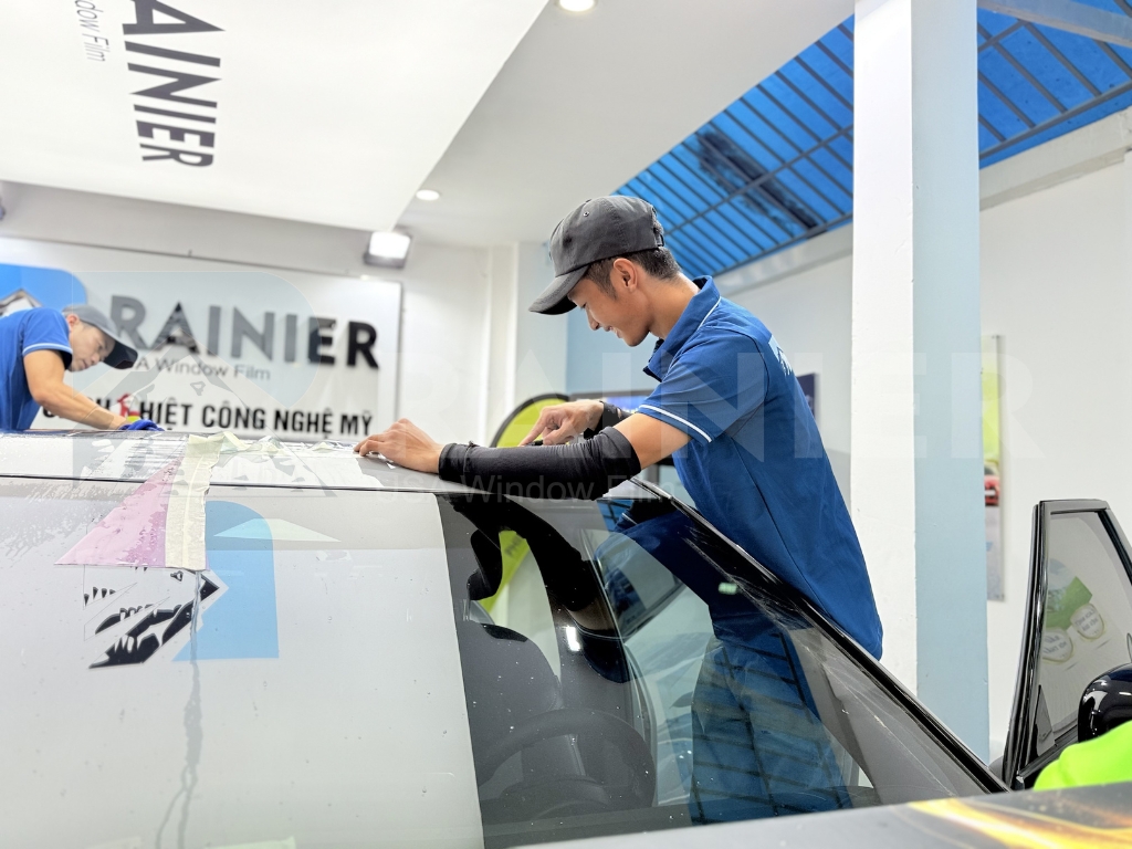 Rainier là địa chỉ dán phim cách nhiệt ô tô Kon Tum