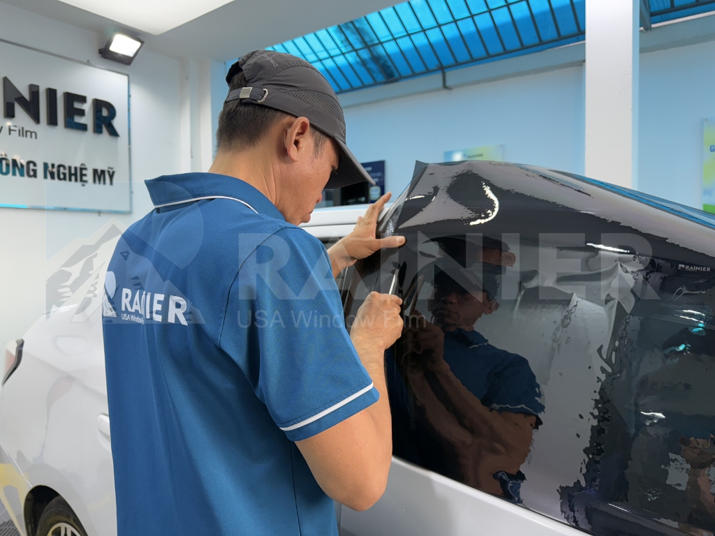 Quy trình thi công dán phim cách nhiệt ô tô Sơn La